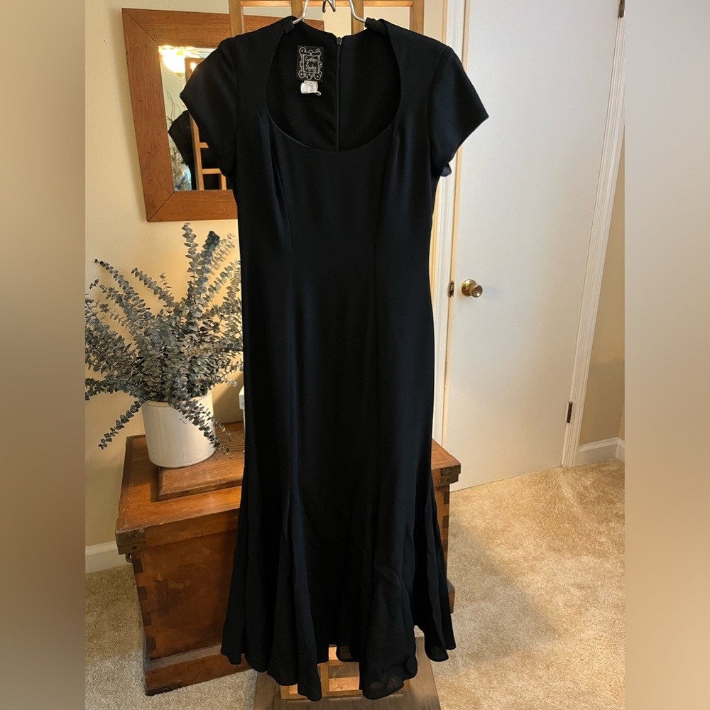Cynthia Rowley VTG 90s black fitted trumpet hem maxi dress (sz6) w/short sleeves